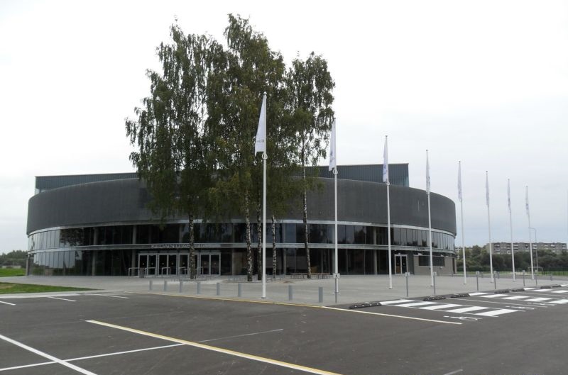 Valymo paslaugos atliktos Kėdainių arenoje. Po statybos darbų pilnai išvalytas visas objektas: langai (su pastoliais), fasadas, sienos, grindų danga, lubos, WC, pagalbinės patalpos.